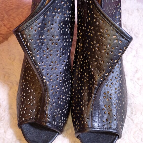 Women's Black Platform Peep Toe Heeled Boot Size L 8/9 - Picture 5 of 6